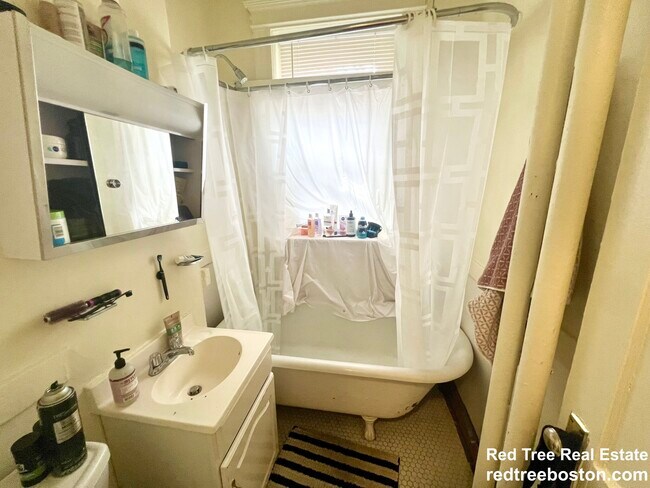 Building Photo - 111 Park Dr