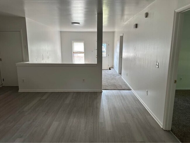 Building Photo - 7755 Shorecliff Rd
