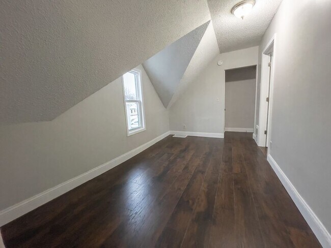 Building Photo - 1086 Galtier St