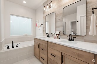 Building Photo - 701 Mara Loop