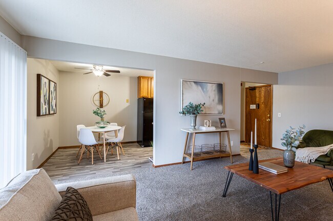 Foto del edificio - Royal Oaks Apartments