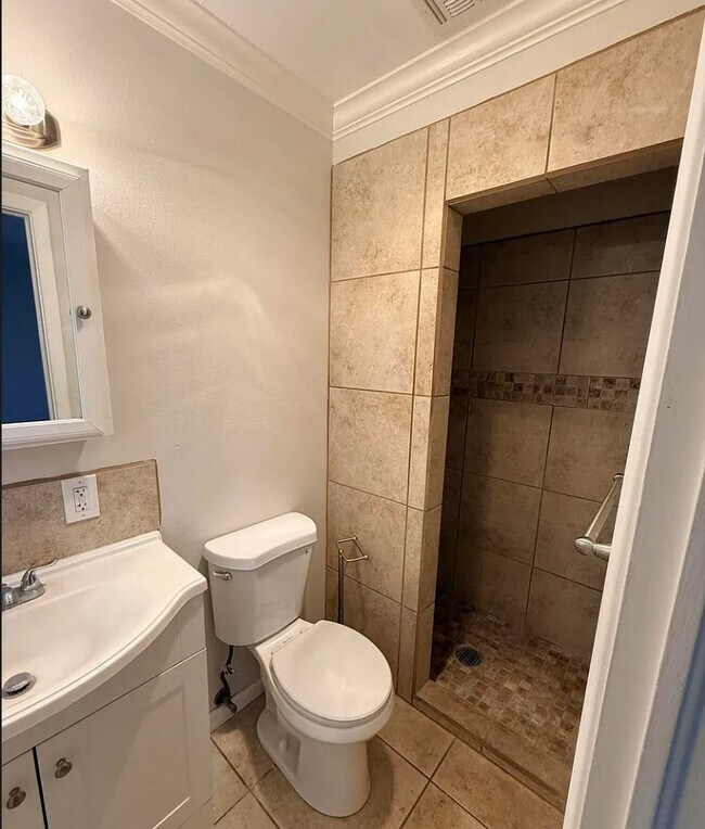 Foto del edificio - 3140 W 8th St