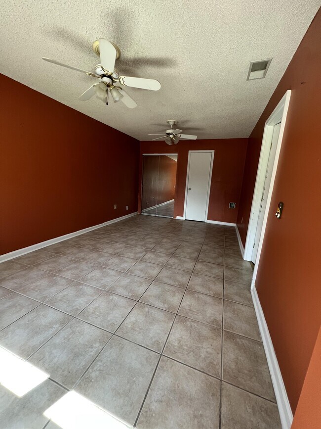 Building Photo - 509 Idlewood Cir