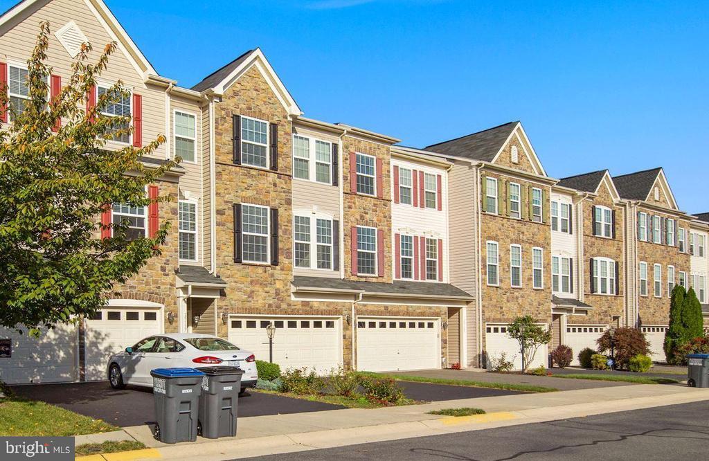 Primary Photo - 25127 Sweetspire Square