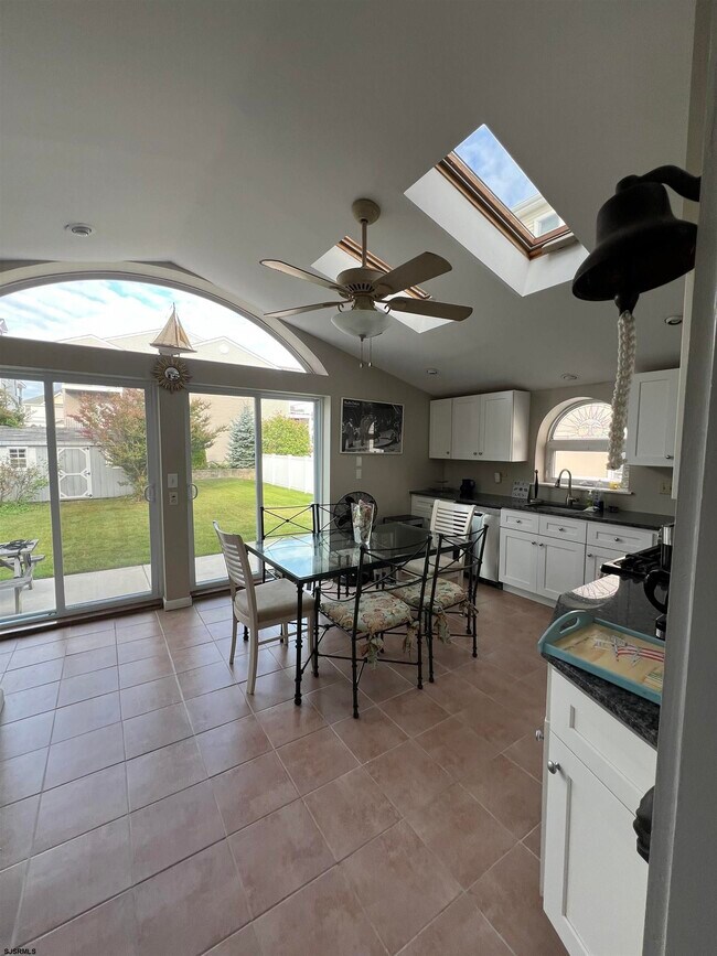 Building Photo - 111 N Monroe Ave