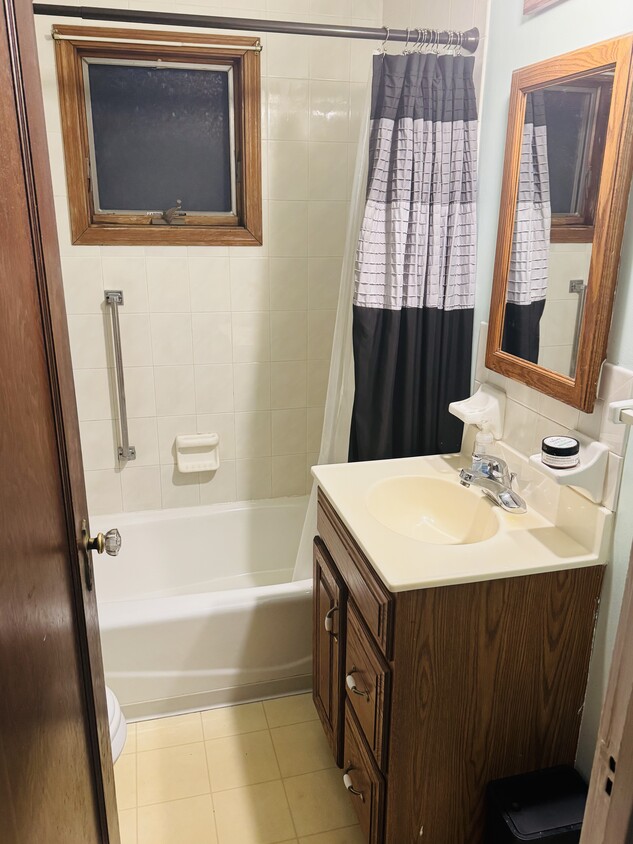 Bathroom - 263 Victoria Blvd