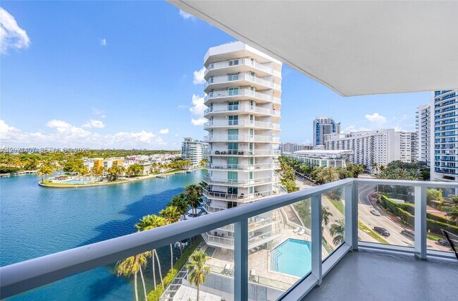 Foto del edificio - 5880 Collins Ave