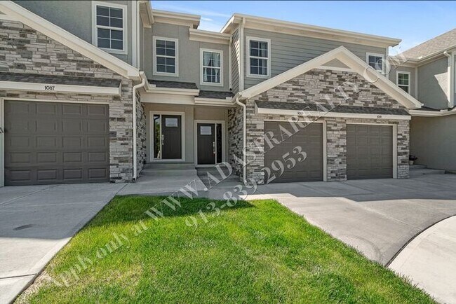 Foto del edificio - Brand New!! Townhome 3 Bed 2.5 Bath in Olathe-Available NOW!!
