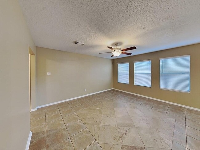 Building Photo - 2114 Oakwell Ln