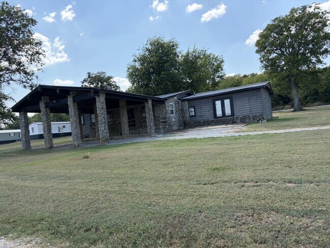 Foto del edificio - 17822 S Bryant Rd