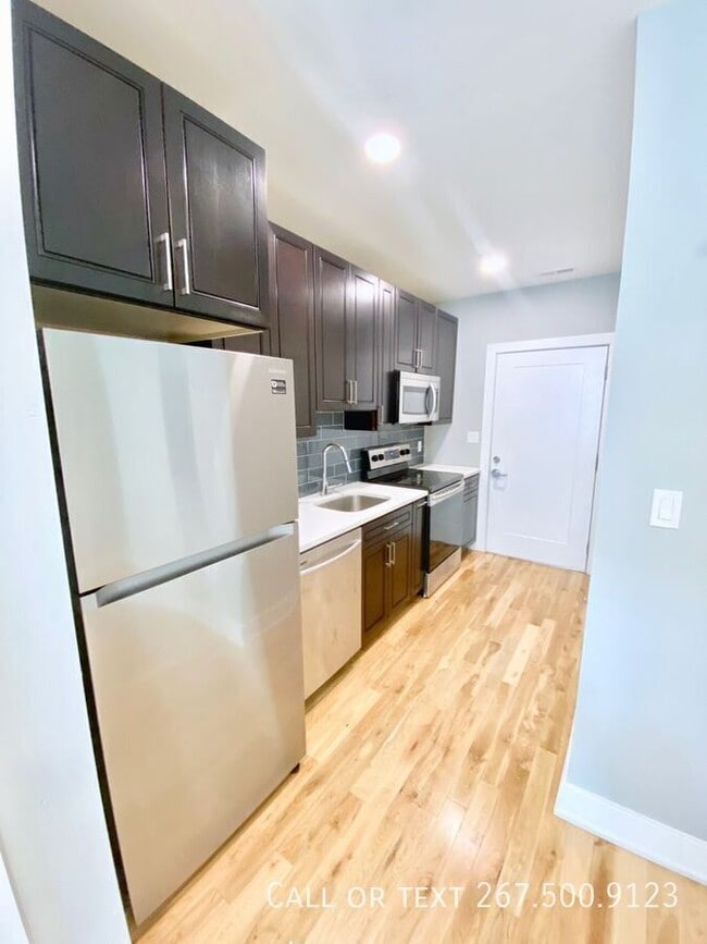 Photo - 1523 W Girard Ave Apartment