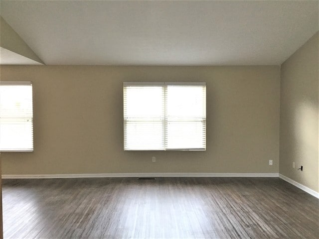 Building Photo - 161 Lakeview Dr