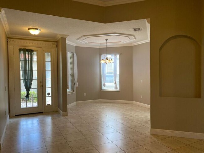 Building Photo - Windermere 4BDRM in a Quaint Neighborhood