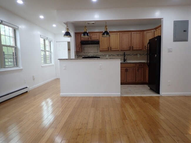 Building Photo - 334 Saratoga Ave