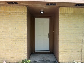 Building Photo - 9911 Cardinal St