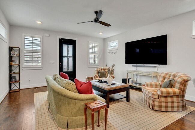 Building Photo - Discover modern rental living in one of Ch...
