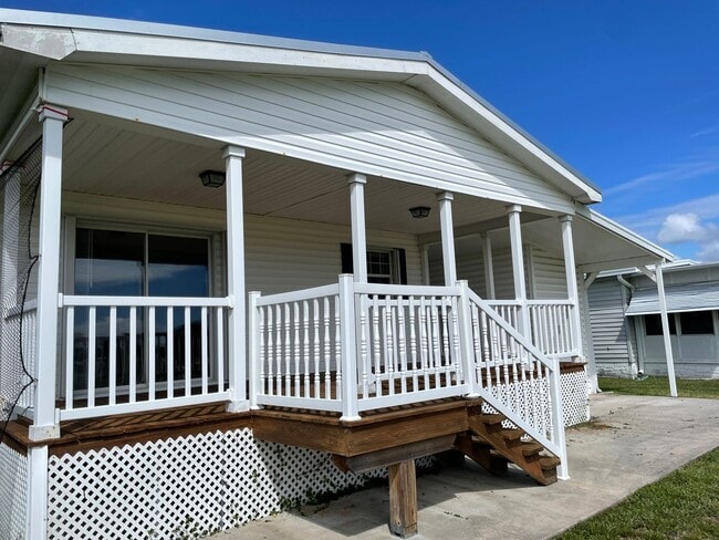 Building Photo - Lovely 2 bedroom 2 bath Annual Rental  hom...