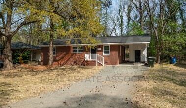 Building Photo - 2911 Beechwood Dr