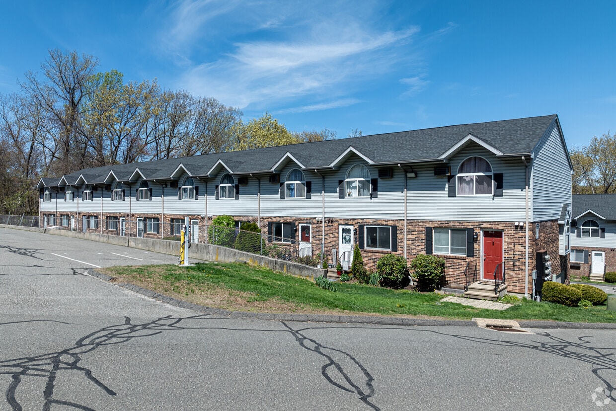 Primary Photo - East Pointe Apartments