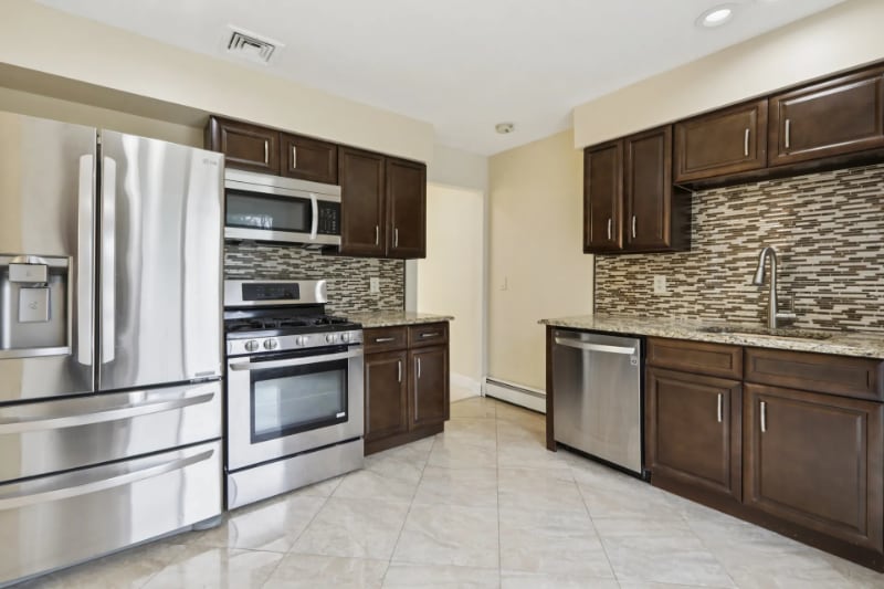 Building Photo - 822 Pompton Ave