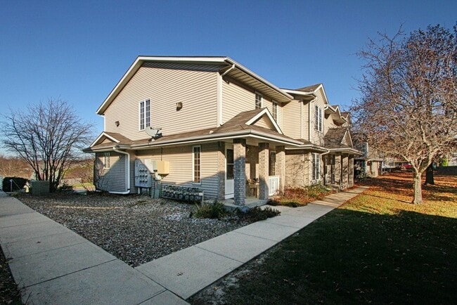 Foto del edificio - Large 2-bedroom condo on Iowa City's west side