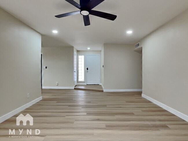 Building Photo - 5721 S Siesta Ln