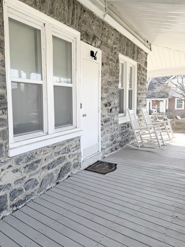 Building Photo - 123 Walnut Ave