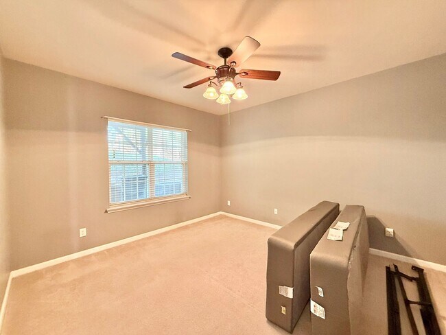 Foto del edificio - **OFFERING REFUNDABLE APPLICATION FEES** Stunning 3BD, 4BA Morrisville Townhome in an HOA Communi...