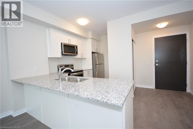 Photo du bâtiment - 150 Oak Park Blvd