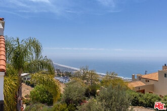 Building Photo - 5828 Foxview Dr