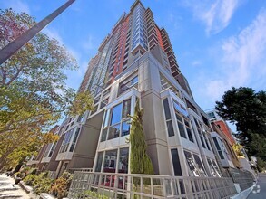 Building Photo - 300 W Beech St