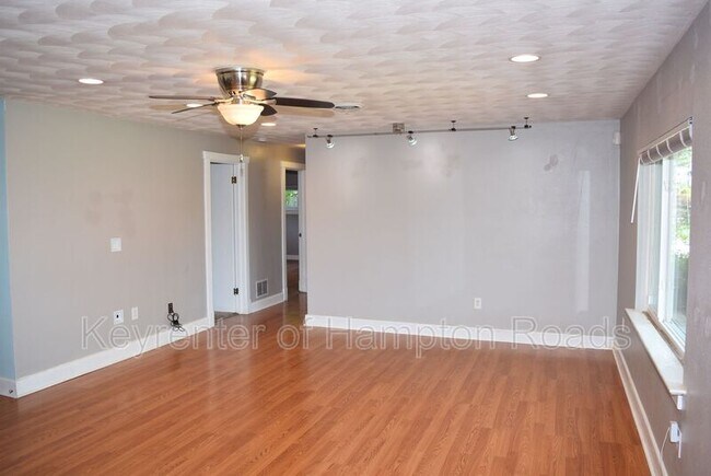 Building Photo - 2723 Murray Ave
