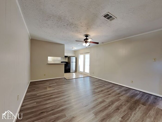 Foto del edificio - 5214 Fairgreen Ln