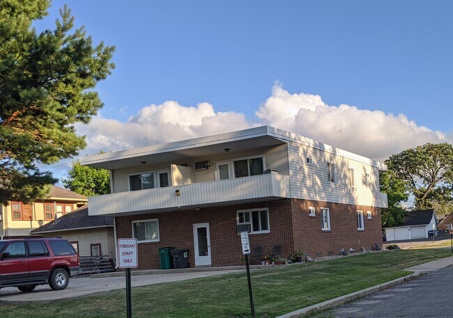 Foto del edificio - 304 1st Ave NW