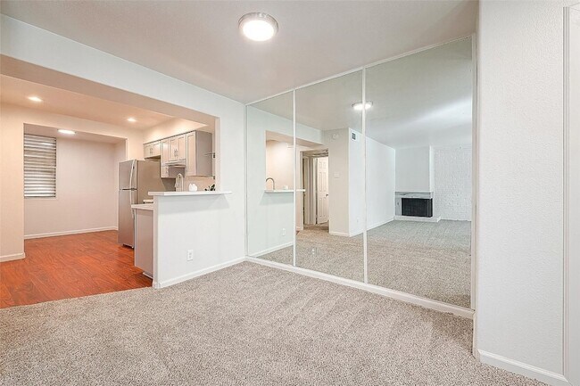 Building Photo - 2601 Marilee Ln