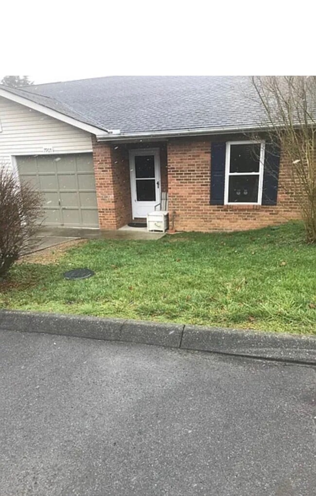 Building Photo - 7905 Glenbine Way