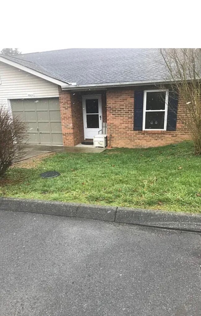 Foto del edificio - 7905 Glenbine Way