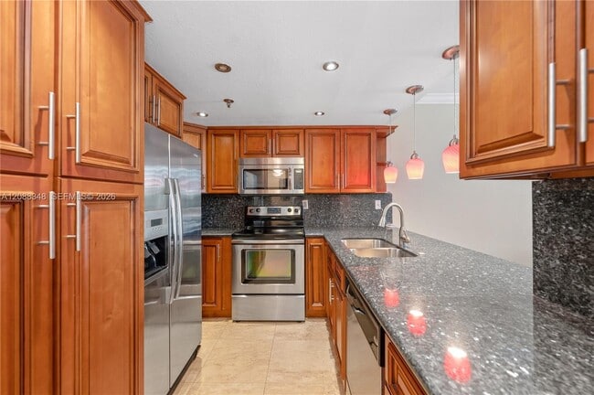 Building Photo - 540 Brickell Key Dr