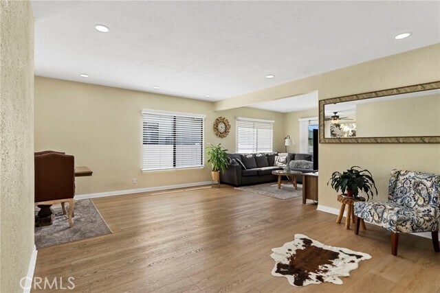 Foto del edificio - 4103 Artesia Blvd