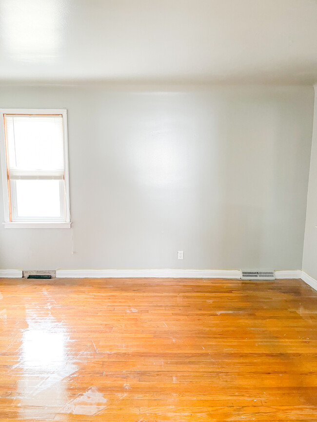 Living Room - 3205 Henry St