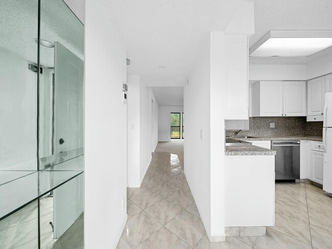 Building Photo - 7321 Amberly Ln