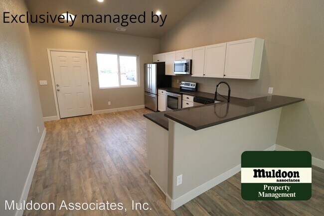 Building Photo - 3 br, 2 bath House - 977 S Greenway Ave