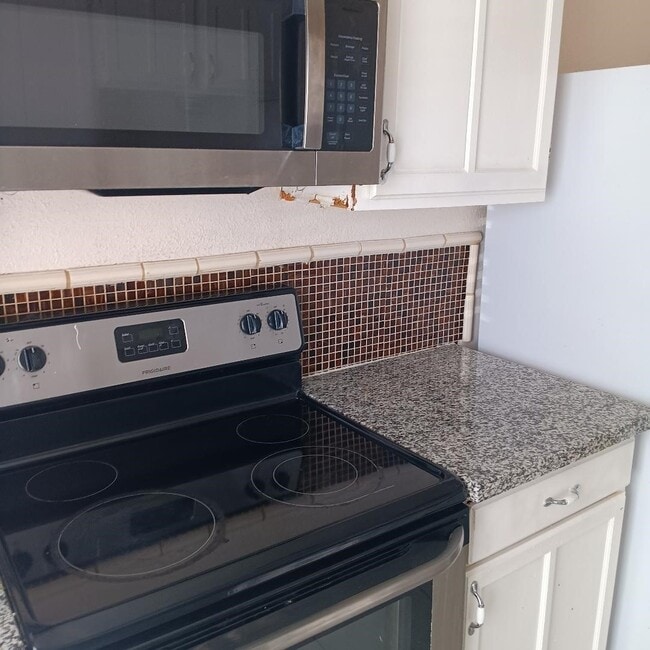 Building Photo - 9610 Wellsworth Dr