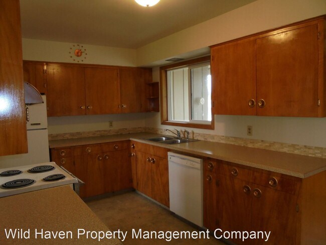 Building Photo - 3 br, 1 bath House - 800 NE 15th St.