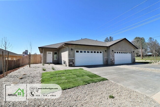 Building Photo - 2530 Rainbow Ln