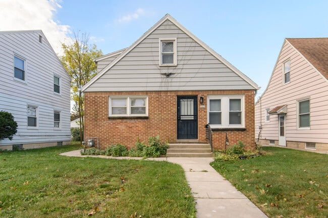 Building Photo - 9424 W Lisbon Ave