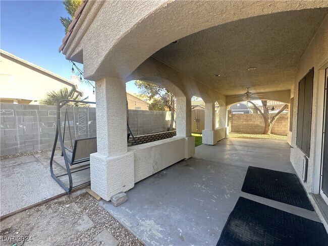 Building Photo - 1902 Monte Alban Dr