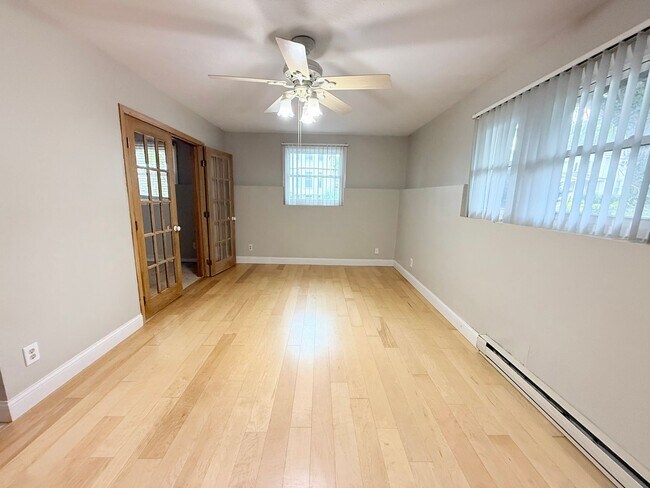 Foto del edificio - 401 E Locust St