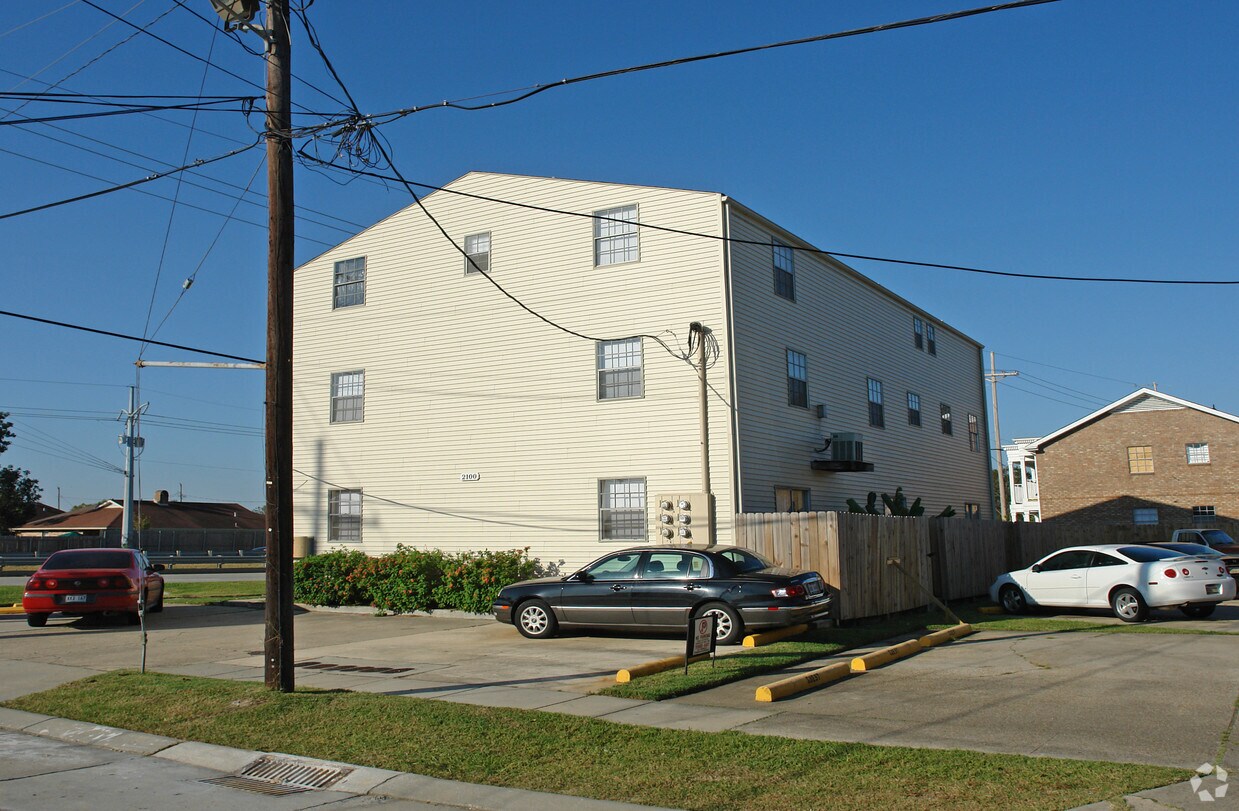 Primary Photo - 2100 Giuffrias Ave