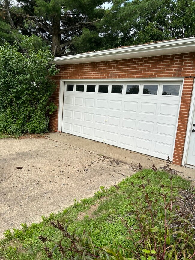 Building Photo - 1113 Wiener Dr